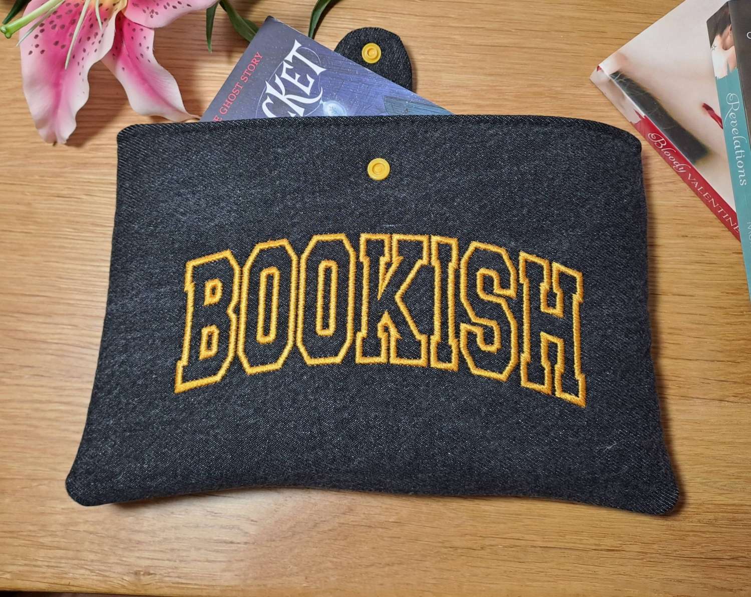 Book sleeve - BOOKISH- Yellow on black denim Book sleeve - BOOKISH- Yellow on black denim