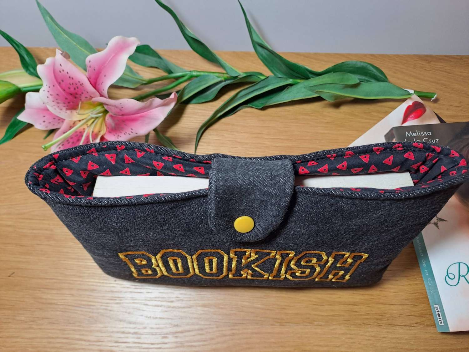 Book sleeve - BOOKISH- Yellow on black denim Book sleeve - BOOKISH- Yellow on black denim