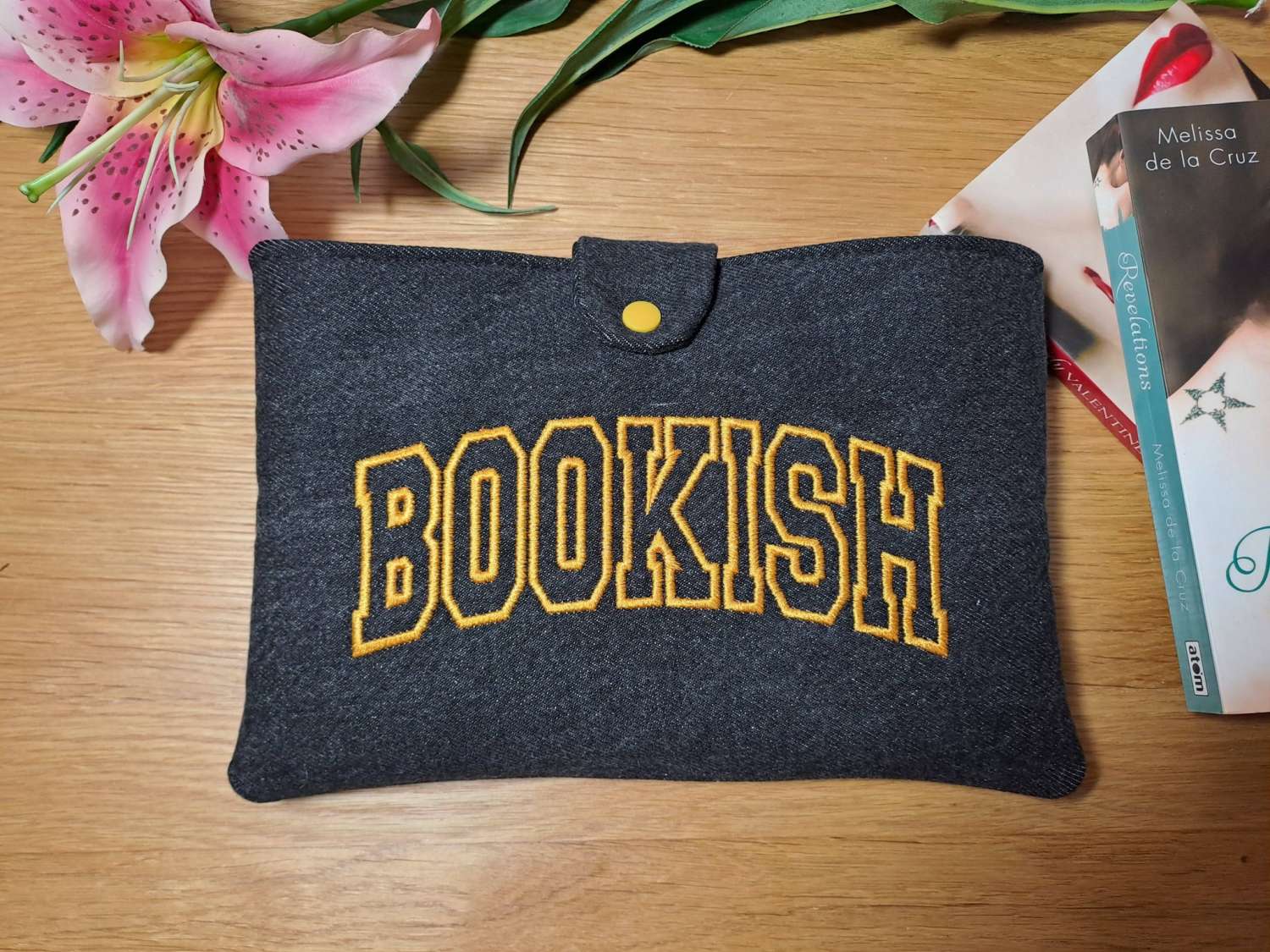 Book sleeve - BOOKISH- Yellow on black denim Book sleeve - BOOKISH- Yellow on black denim
