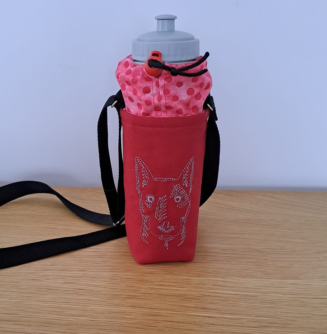Dogs 3 Embroidered water bottle carrier/holder + FREE BOTTLE Dogs 3 Embroidered water bottle carrier/holder + FREE BOTTLE