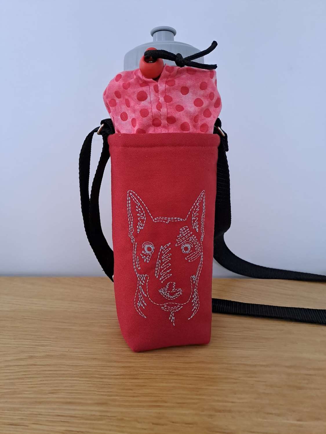 Dogs 3 Embroidered water bottle carrier/holder + FREE BOTTLE Dogs 3 Embroidered water bottle carrier/holder + FREE BOTTLE