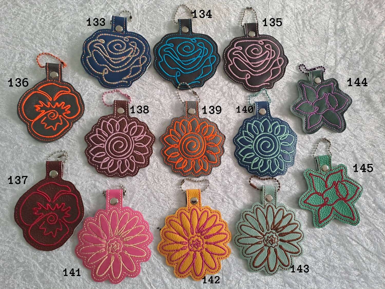 CONTINUOUS LINE ANIMALS & KIDS DESIGNS - BAG TAGS KEYRINGS over 180 designs CONTINUOUS LINE ANIMALS & KIDS DESIGNS - BAG TAGS KEYRINGS over 180 designs