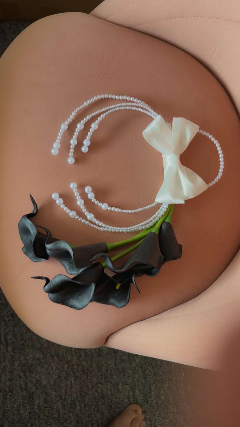 Black calla lily hoop bridal bouquet Black calla lily hoop bridal bouquet