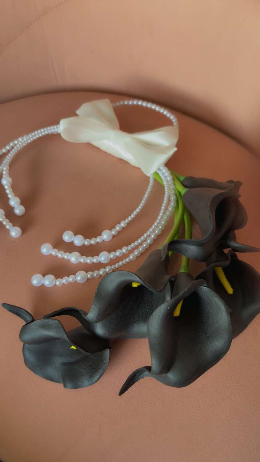 Black calla lily hoop bridal bouquet Black calla lily hoop bridal bouquet