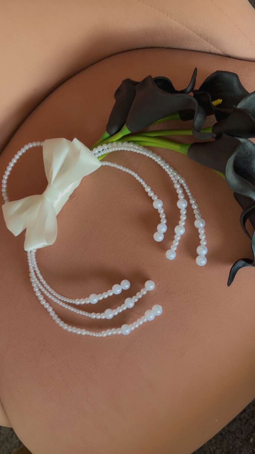 Black calla lily hoop bridal bouquet Black calla lily hoop bridal bouquet