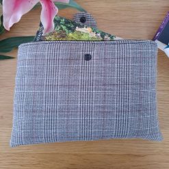 Book sleeve - SUITS ME.. Brown small check