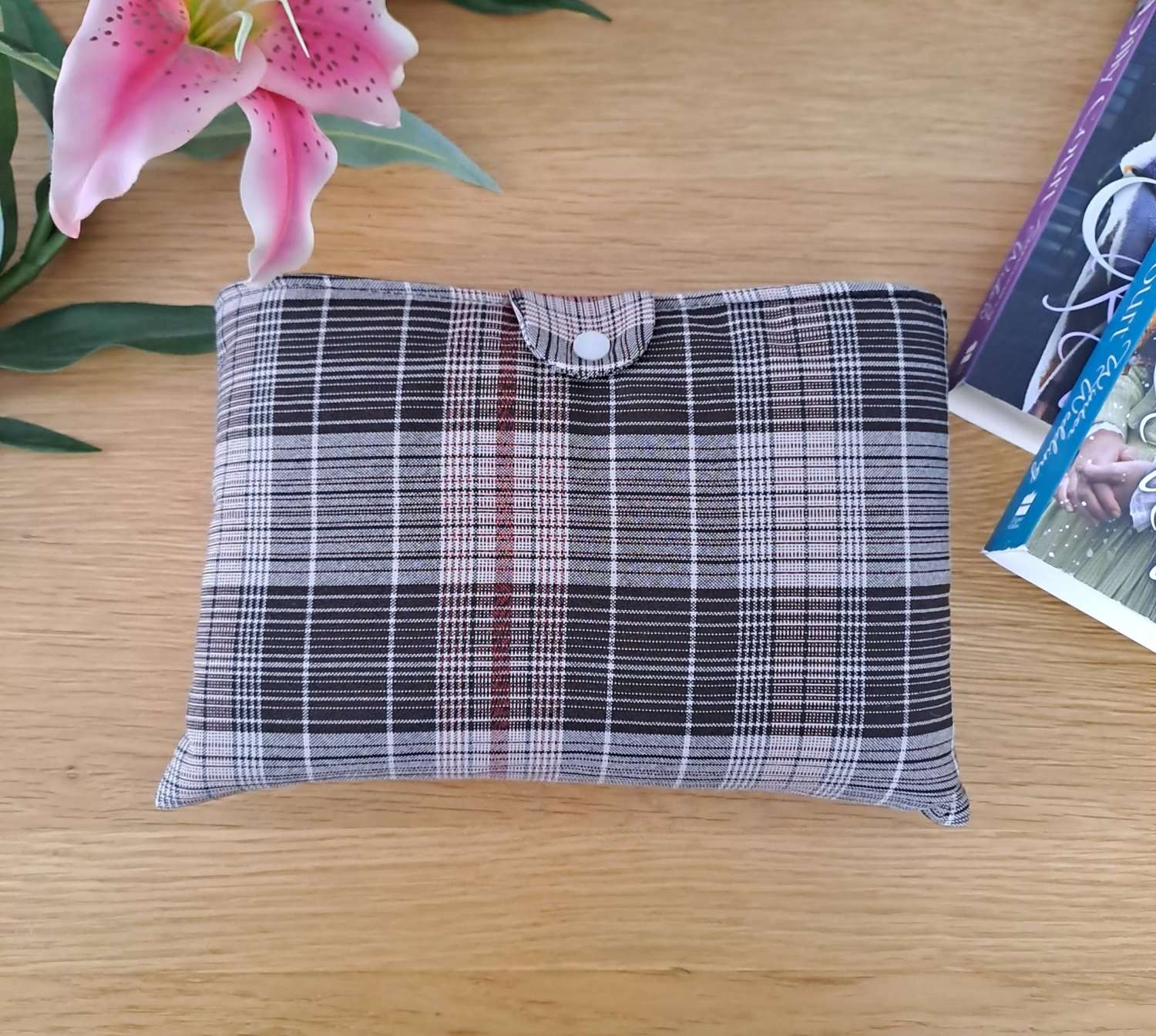 Book sleeve - SUITS ME.. Brown check Book sleeve - SUITS ME.. Brown check