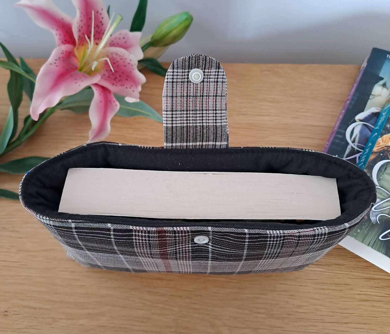 Book sleeve - SUITS ME.. Brown check Book sleeve - SUITS ME.. Brown check