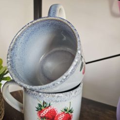Set of 2 ceramic cups with strawberry design 2