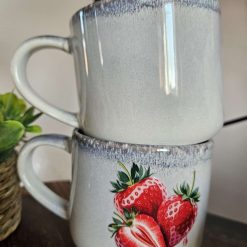Set of 2 ceramic cups with strawberry design 3
