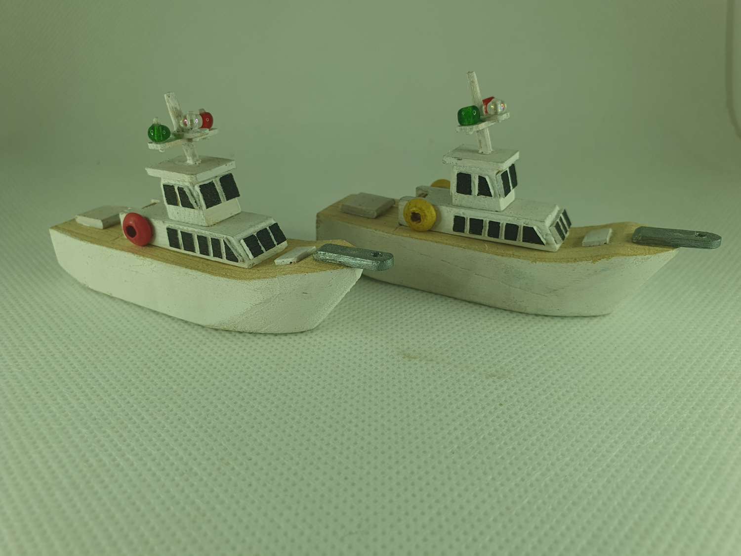 Handmade Motor Yacht (small) Handmade Motor Yacht (small)