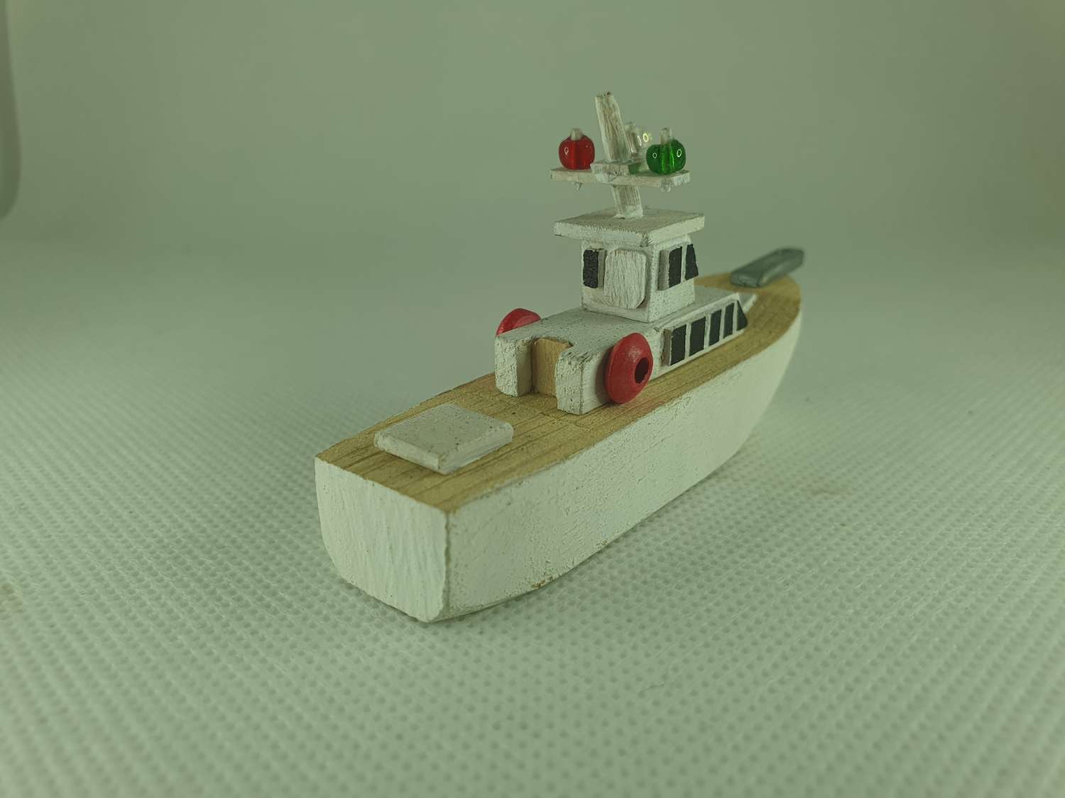 Handmade Motor Yacht (small) Handmade Motor Yacht (small)