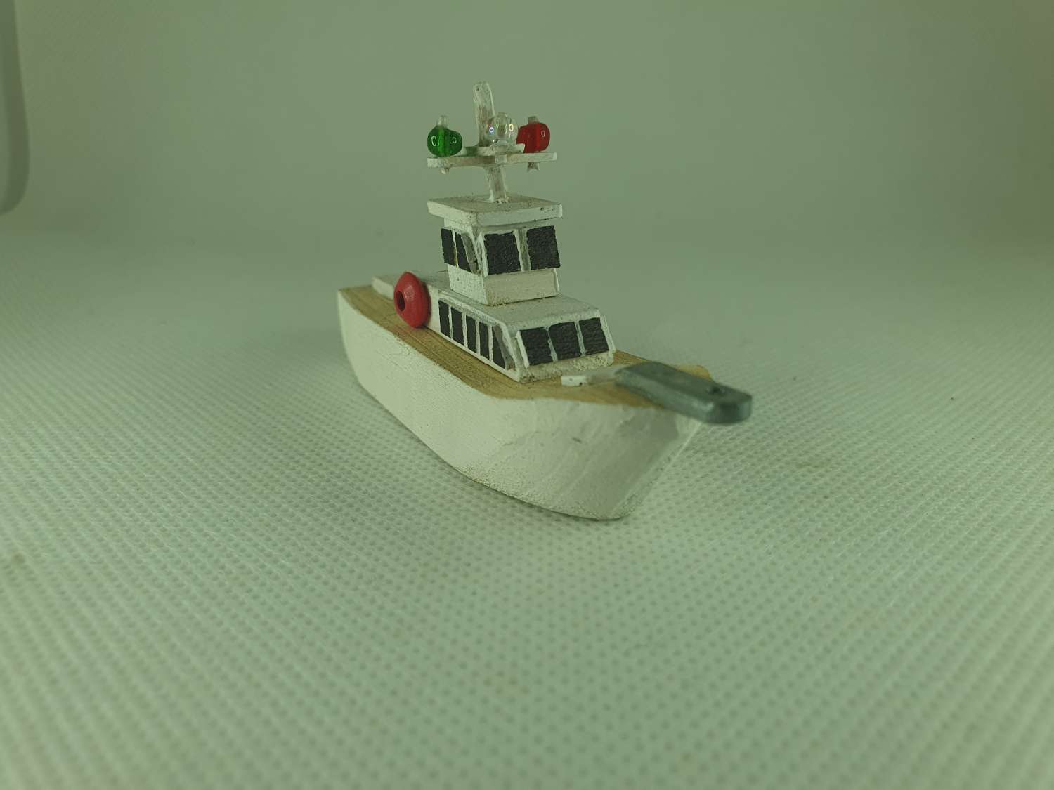 Handmade Motor Yacht (small) Handmade Motor Yacht (small)