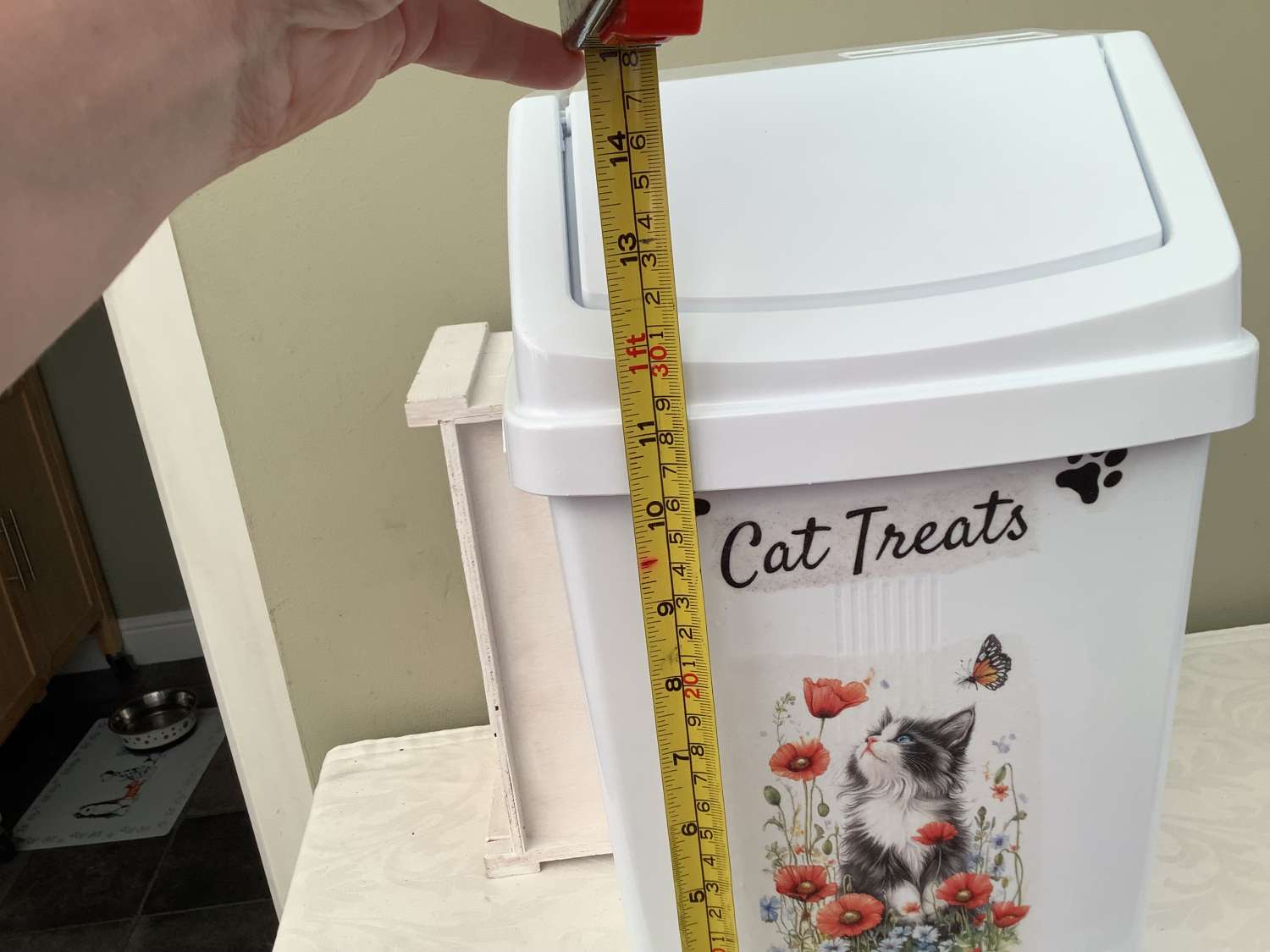 DECOUPAGED TREAT BIN WITH A BEAUTIFUL CAT DESIGN DECOUPAGED TREAT BIN WITH A BEAUTIFUL CAT DESIGN