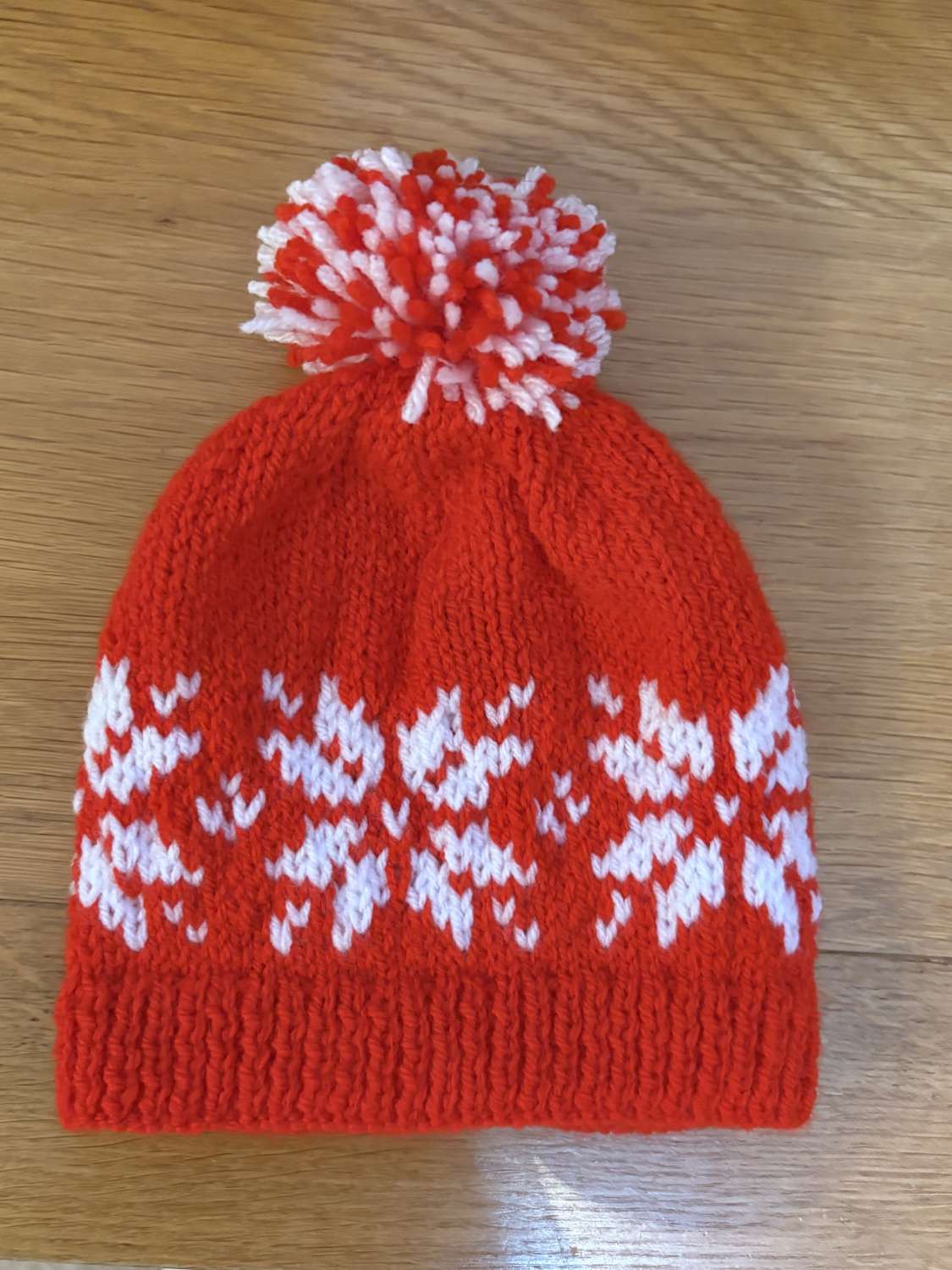 Hand-knitted baby's bobble hat Hand-knitted baby's bobble hat