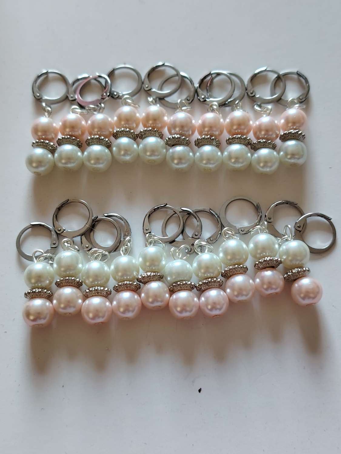 Set of 20 pink/white stitch markers Set of 20 pink/white stitch markers