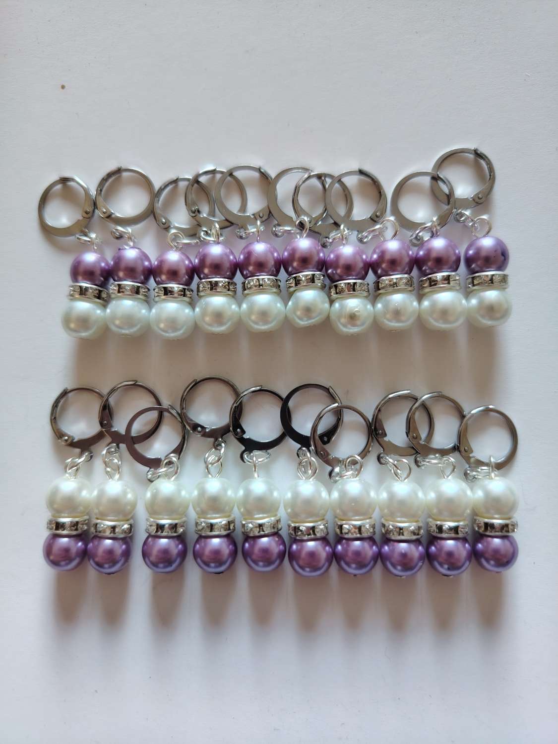 Set of 20 lilac/white stitch markers Set of 20 lilac/white stitch markers