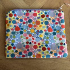 Makeup bag in dots print