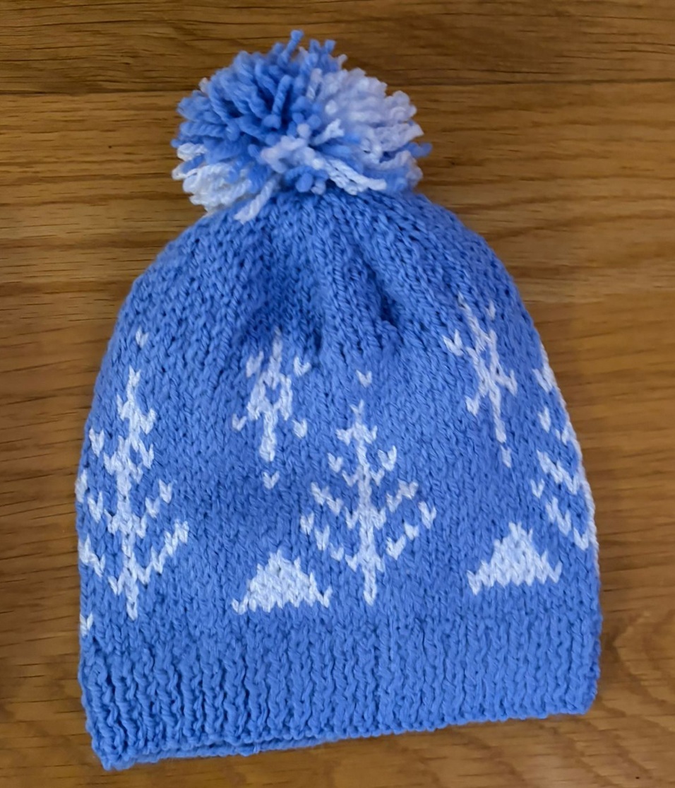 Hand-knitted baby's bobble hat Hand-knitted baby's bobble hat