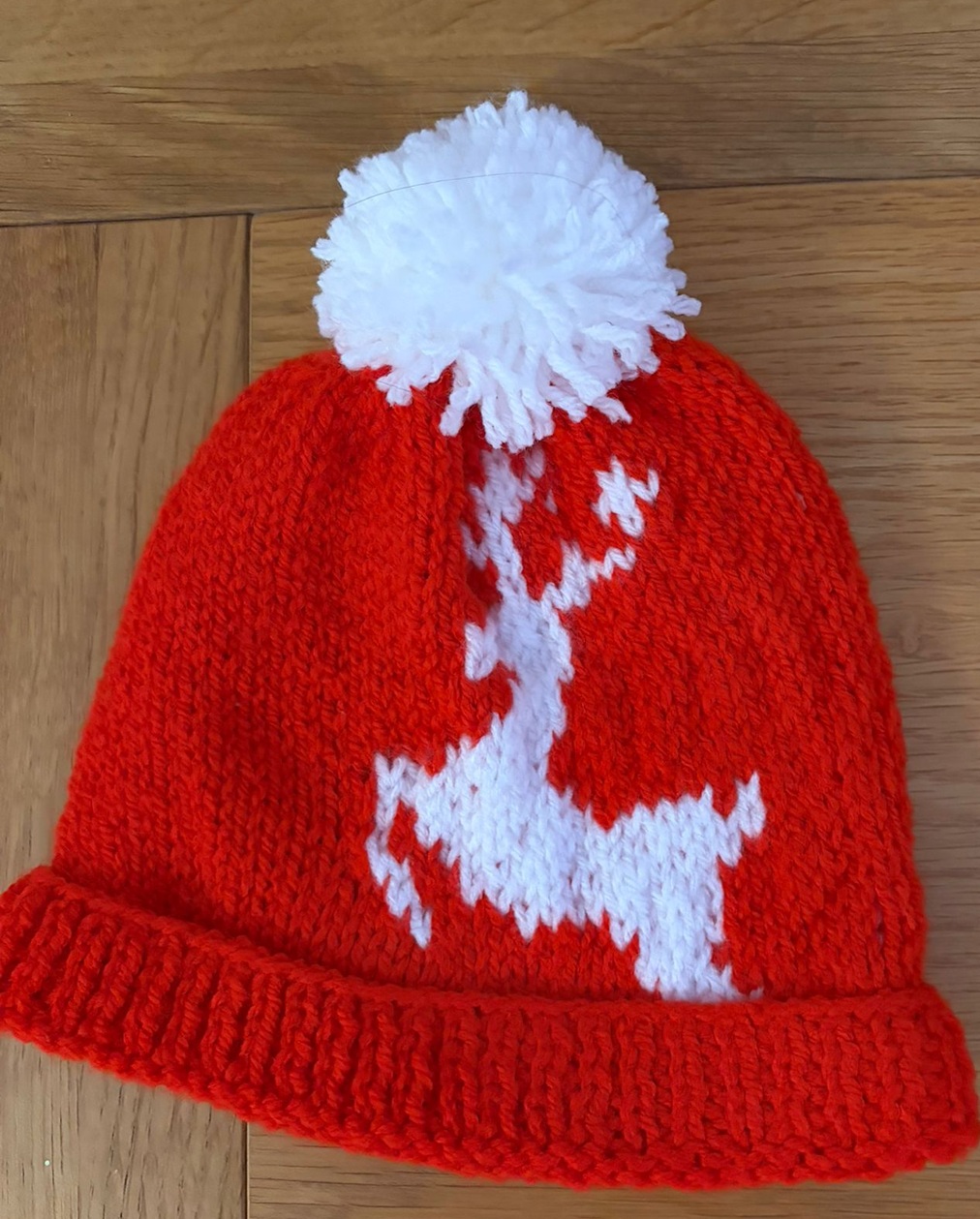 Hand-knitted baby's bobble hat Hand-knitted baby's bobble hat