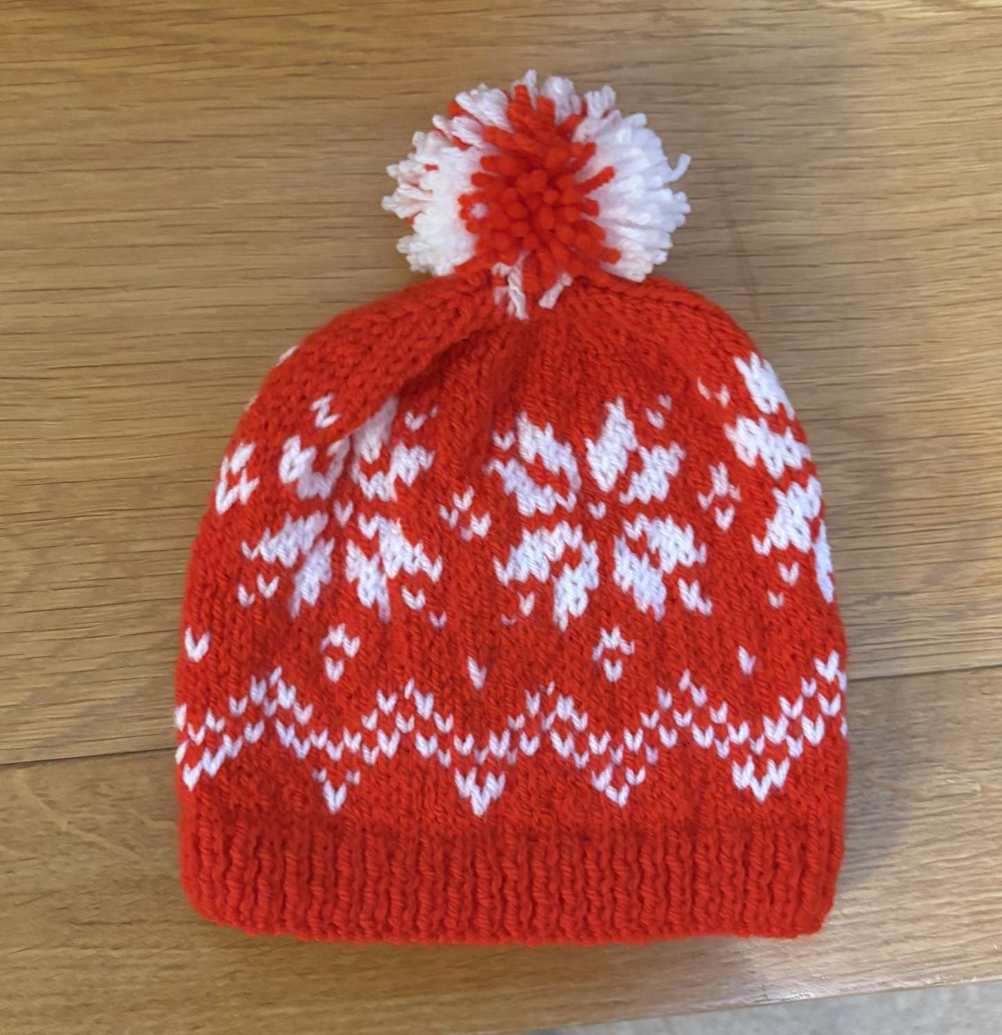 Hand-knitted baby's bobble hat Hand-knitted baby's bobble hat