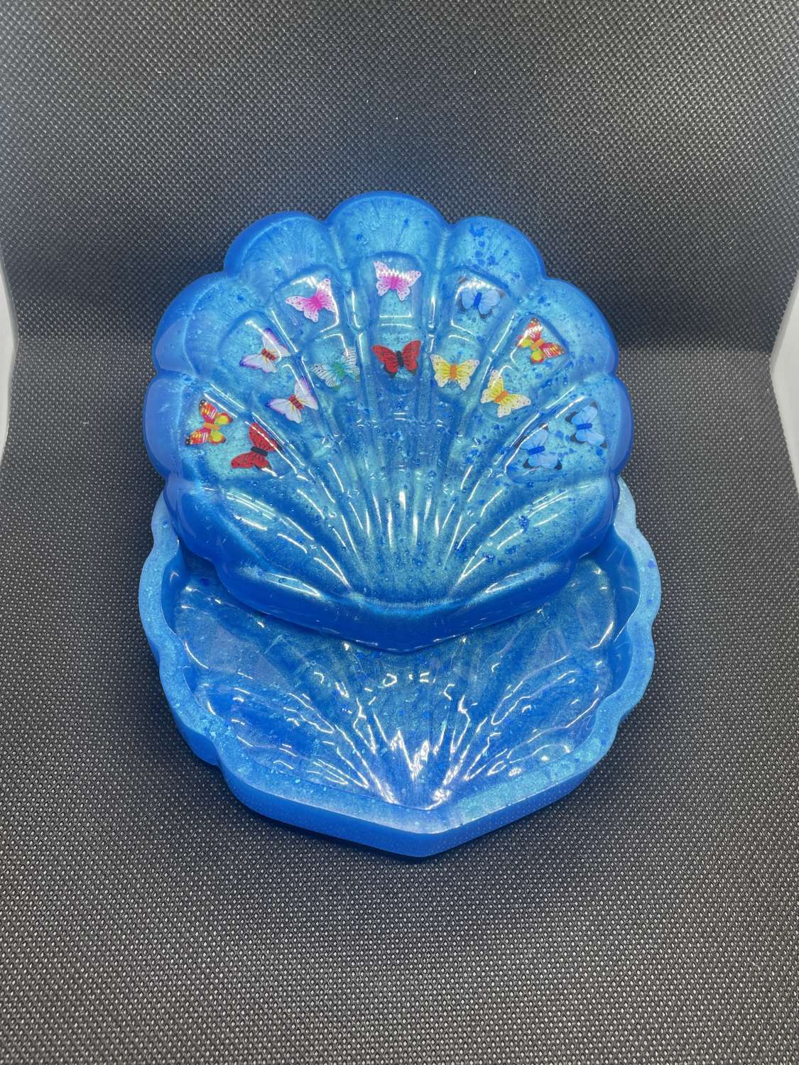Handmade resin shell dish with lid with butterfly charms Handmade resin shell dish with lid with butterfly charms