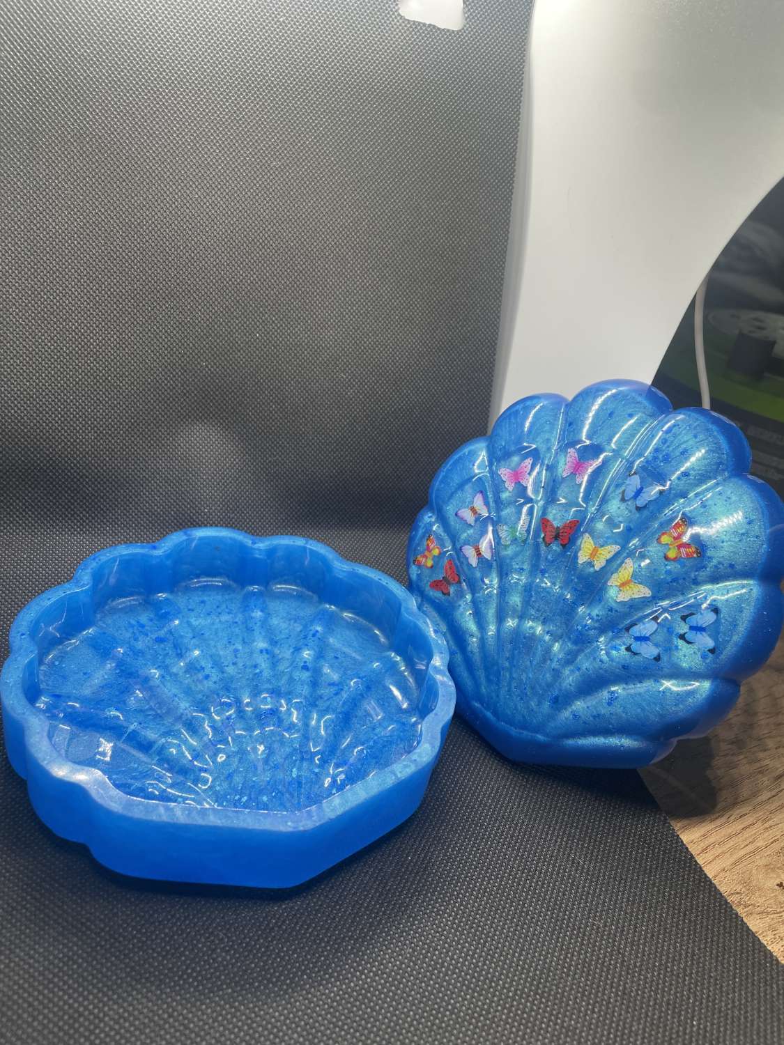 Handmade resin shell dish with lid with butterfly charms Handmade resin shell dish with lid with butterfly charms