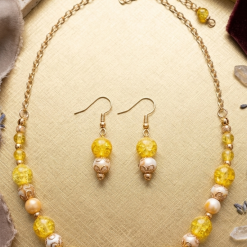 Crackle bead gold necklace