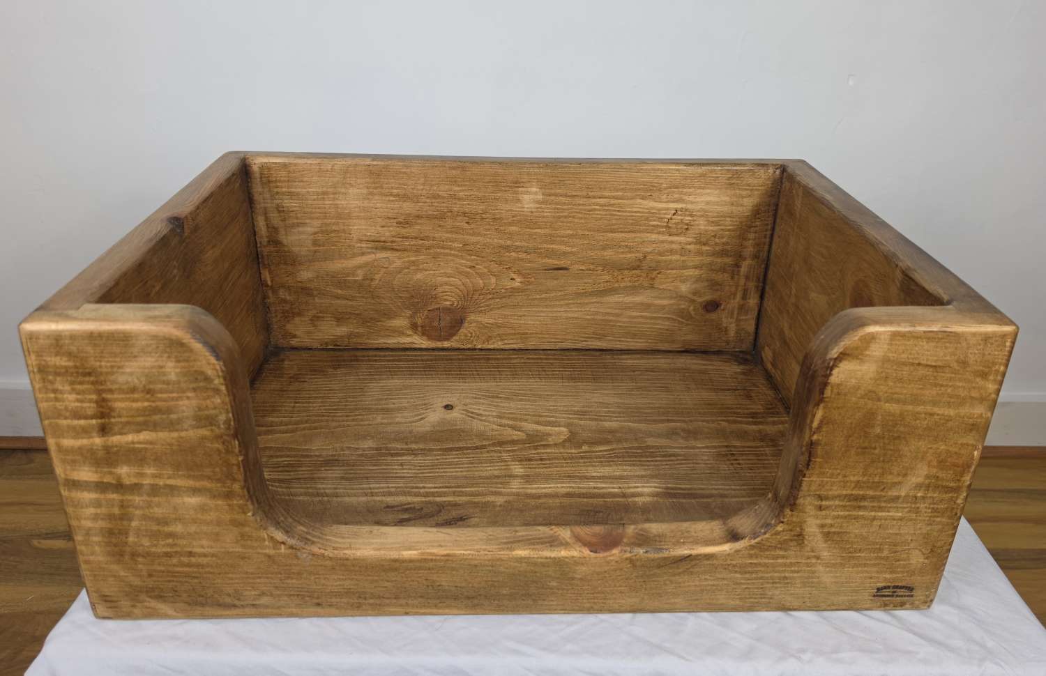Handmade Reclaimed Pine Wood Pet Bed – Rustic Dog Cat Furniture Handmade Reclaimed Pine Wood Pet Bed – Rustic Dog Cat Furniture