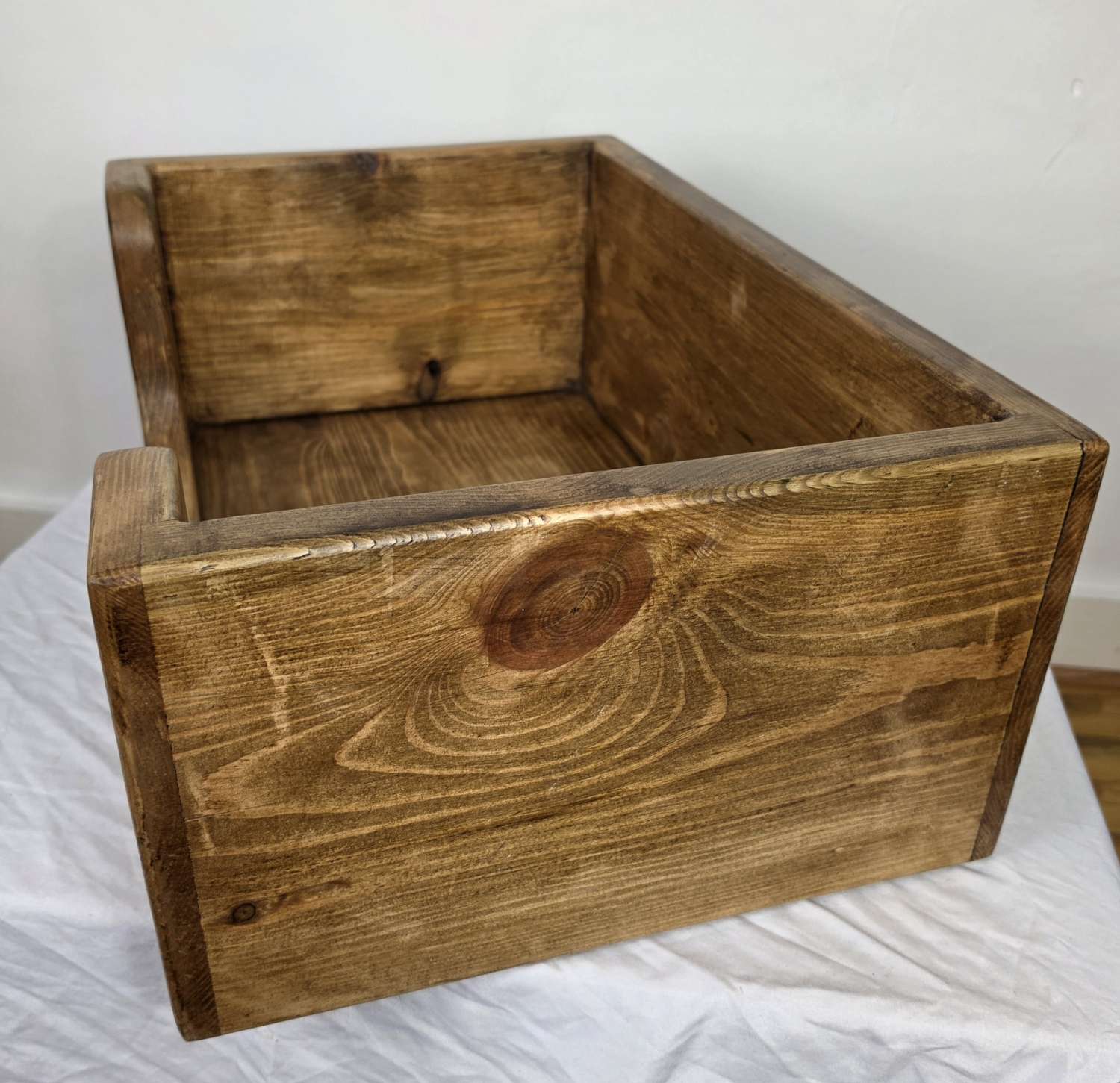 Handmade Reclaimed Pine Wood Pet Bed – Rustic Dog Cat Furniture Handmade Reclaimed Pine Wood Pet Bed – Rustic Dog Cat Furniture