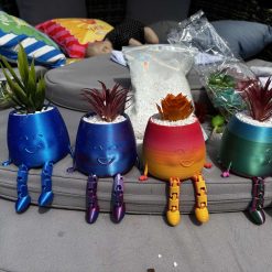 Plant pot with flexi legs