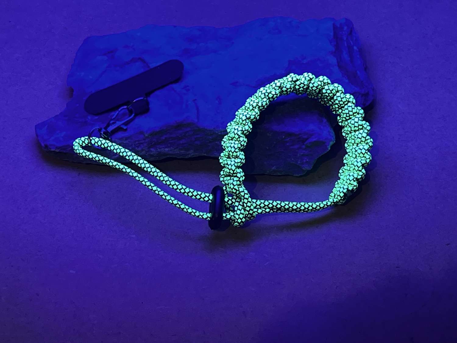 WildTether Anti‑Phone‑Snatch Bracelet WildTether Anti‑Phone‑Snatch Bracelet