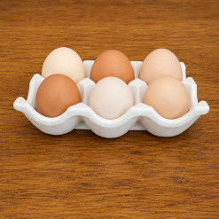 Egg Holder for 6 Eggs, White Scalloped Jesmonite, Kitchen Countertop Decor 1 Egg Holder for 6 Eggs, White Scalloped Jesmonite, Kitchen Countertop Decor 1