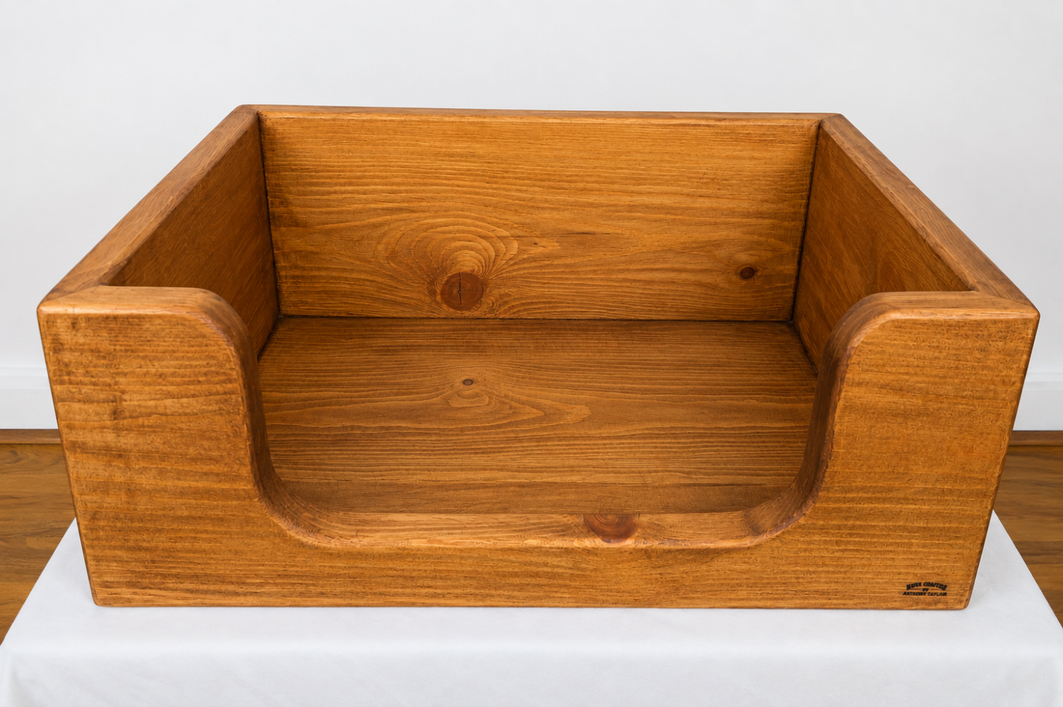 Handmade Reclaimed Pine Wood Pet Bed – Rustic Dog Cat Furniture Handmade Reclaimed Pine Wood Pet Bed – Rustic Dog Cat Furniture