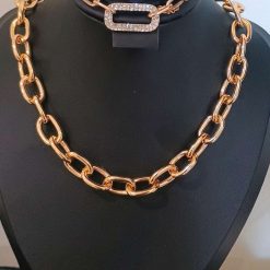 Necklace and bracelet aet