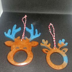 Set of 2 resin reindeer hanging decorations