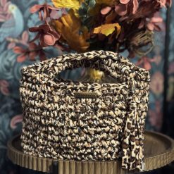 Crochet leopard print bag with handles and keychain 1