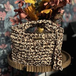 Crochet leopard print bag with handles and keychain 2
